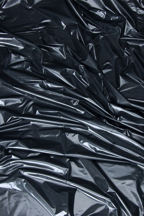 Черная виниловая ткань-простынь для эротических игр Lux Fetish LF5302 с доставкой 