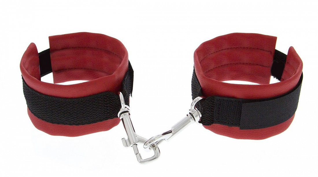 -   Luxurious Handcuffs Blush Novelties 520006 -  1 883 .